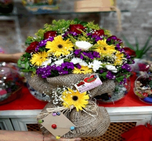 Mevsim Çiçeği ve Kırmızı Gül Buketi