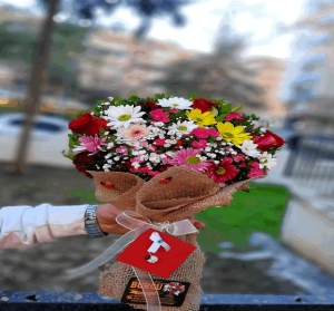 Biricik Sevgilime Karışık Gül Buketi