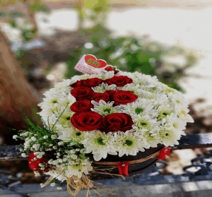 Kişiye Özel Siyah Kutuda Harf Gül Aranjmanı